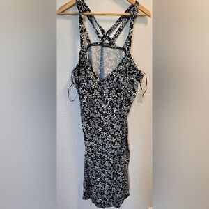 Nine Britton Floral adjustable straps cross-cross back & flowy sun dress.  NWT